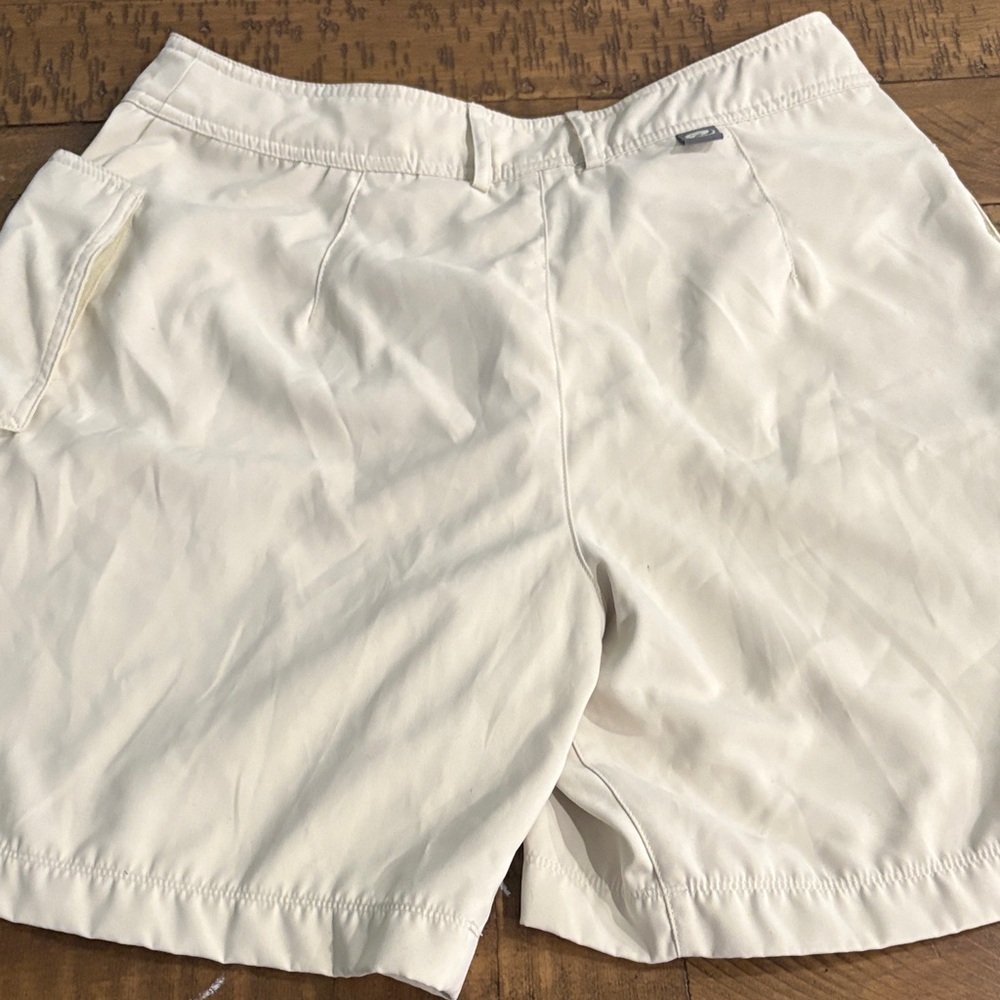 Nike woman’s/ Cream VB cargo shorts - Picture 4 of 5